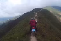 Không dám nhìn cảnh phượt thủ đi xe máy trên núi Tà Xùa