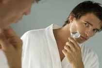 Mách quý ông bí quyết cạo râu đúng cách 