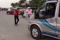 Bức xúc mức giá “trên trời” của vé gửi xe hội Lim