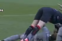 Sao Marseille tung cú đấm trời giáng vào chỗ hiểm đối phương