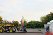 Kinh hoàng cảnh tàu hỏa phóng thẳng vào cửa hàng 