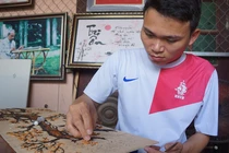 Chàng trai khuyết tật thổi hồn vào những hạt gạo