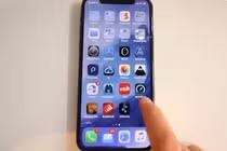 Video Con “khoe hàng” iPhone X, bố bị Apple đuổi việc