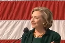 Chiến dịch tranh cử của bà Hillary Clinton tập trung vào đâu?