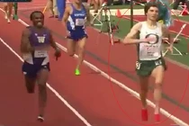 Vận động viên mất chức vô địch vì ăn mừng quá sớm