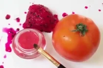 Video: Tự làm son môi từ cà chua cực dễ trong vài phút 