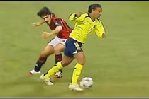 Những pha đi bóng qua người đẳng cấp của Ronaldinho