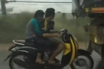 Thót tim với chiêu tránh mưa có một không hai