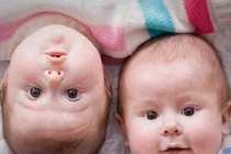 Clip khiến bạn muốn có ngay một cặp con sinh đôi