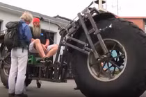 "Quái vật" xe đạp nặng hơn 1 tấn lập kỷ lục thế giới