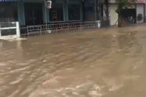 Vide: Hình ảnh sóng dữ khủng khiếp ở biển Sầm Sơn