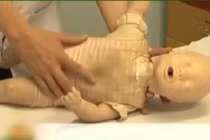 Cách sơ cứu khi trẻ bị sặc cháo các mẹ cần biết