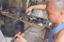 Mục sở thị màn cắt tóc dị nhất hệ mặt trời