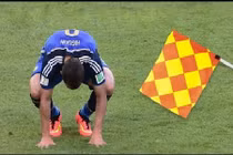 Top 10 pha ăn mừng bàn thắng sớm và cái kết bi hài