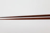 Cách đơn giản kiểm tra đũa gỗ nhà bạn nhuộm hóa chất không