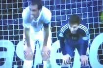 Messi và Godin bắt chước nhau... thở dốc siêu hài