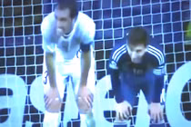 Messi và Godin bắt chước nhau... thở dốc siêu hài