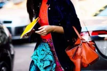 Nhặt được túi xách có đôla, thanh niên nghèo trả lại cho người bị mất