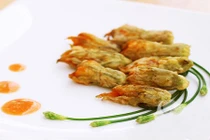 Cách làm món bông bí nhồi thịt chiên ngon lạ