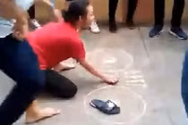 Cười chảy nước mắt với nữ DJ và dụng cụ chơi DJ