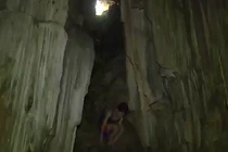 Dân Ninh Bình chui xuống lòng đất, vào hang đá tránh nóng