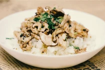 “Cơm” gà sốt nấm kiểu low carb ăn ngon mà dáng thon