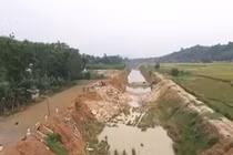 Video: Công trình 700 tỷ chưa xong đã sạt lở, nứt toác