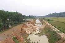 Video: Công trình 700 tỷ chưa xong đã sạt lở, nứt toác