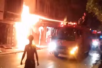 Cháy lớn tại xưởng gỗ ở Hà Nội