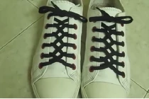 “Chất lừ” với kiểu thắt giày hóc búa của dân phượt môtô