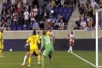 Video: Ngỡ ngàng những pha ghi bàn từ chấm phạt góc cực hiếm