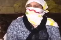 Hết tiền, chồng dùng vợ để cá cược bóng chày