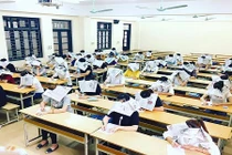 Thực hư bức ảnh sinh viên đội báo để tránh quay cóp