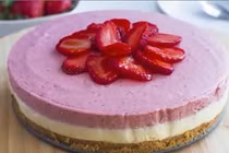 Cách làm Mousse dâu chocolate trắng không cần lò nướng