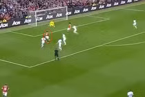 Pha đi bóng ghi bàn đẳng cấp chưa từng thấy