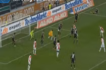 10 pha ghi bàn xuất thần của thủ môn