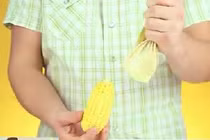 Tuyệt chiêu bóc vỏ ngô siêu nhanh