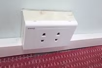 Tận mắt quy trình thay ổ cắm điện