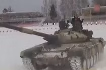 Choáng ngợp với sức mạnh của dàn xe tăng Nga