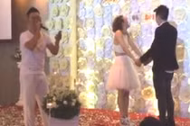 Clip nam MC tỏ tình với chú rể, cô dâu phát rồ