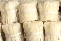 Ngỡ ngàng với các công đoạn sản xuất mỳ chũ