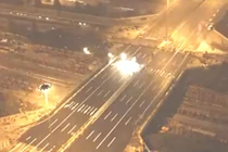 Công nhân Trung Quốc đập cầu xây lại thần tốc trong…43 giờ