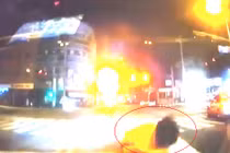 Xem gã say rượu qua đường như chốn không người