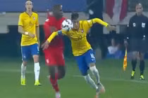 Neymar "làm xiếc" trên sân cỏ khiến vạn người trố mắt