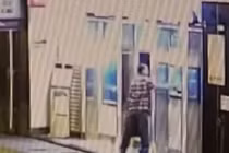 Tức giận đập vỡ 9 máy ATM 