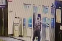 Tức giận đập vỡ 9 máy ATM 