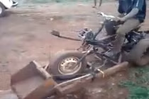 Máy xúc tự chế từ xe máy độc đáo nhất thế giới