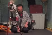 Chú khỉ thông minh giúp con người quên đi ưu phiền