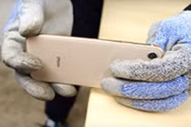 Video: IPhone 8 “nồi đồng cối đá” hơn iPhone 7