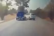 Màn đua xe ô tô gay cấn và cái kết đắng